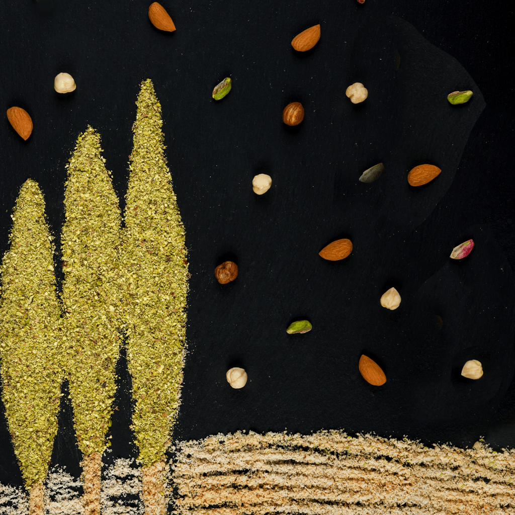 Immagine di un paesaggio autunnale con cipressi e stelle. Tutto è realizzato con i prodotti commercializzati e distribuiti dalla Santo Santaniello, come granella di pistacchio, nocciole, nocciole tostate, pistacchi e mandorle.